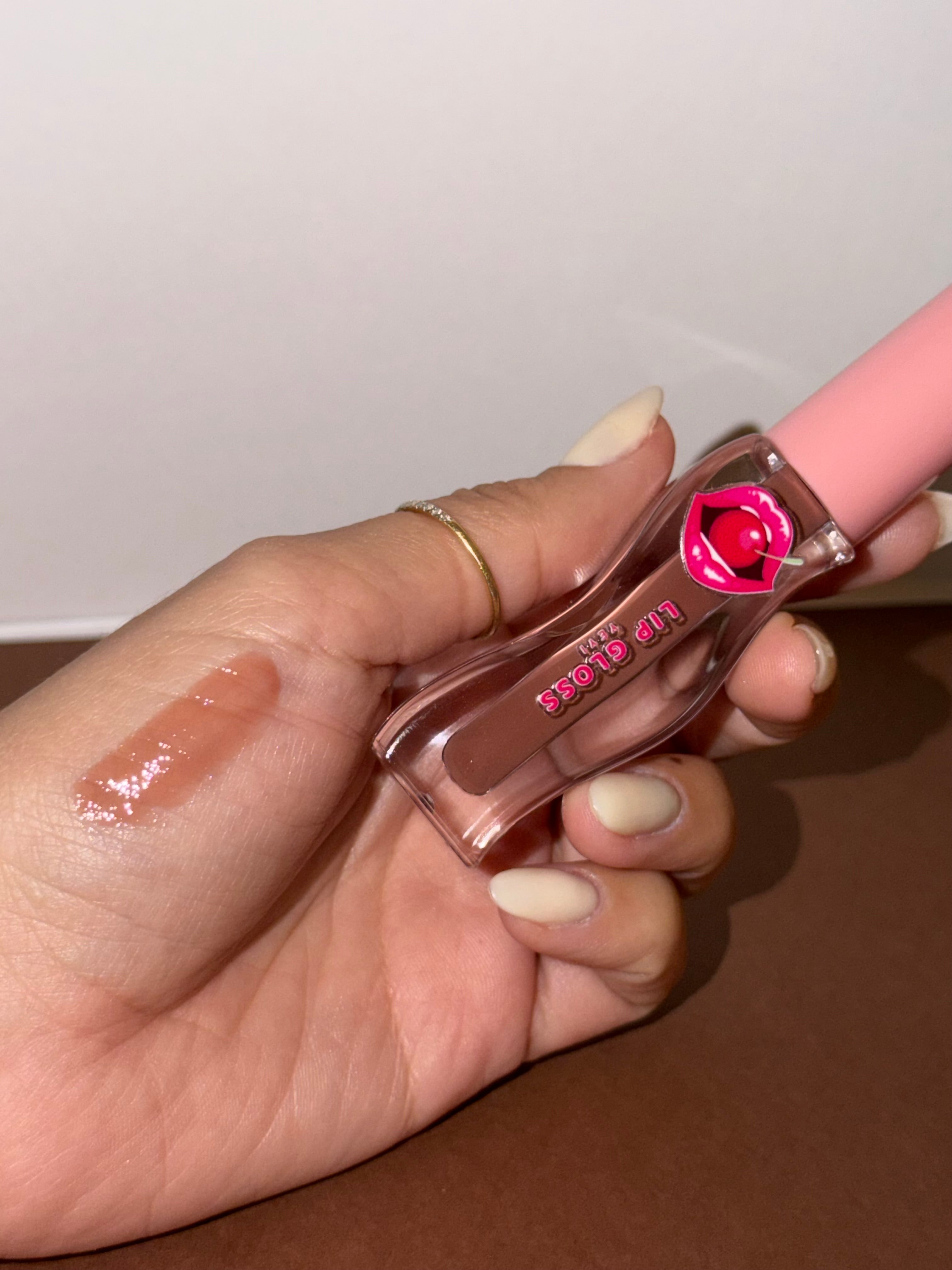 Yeyi lip gloss/Chocolate berry
